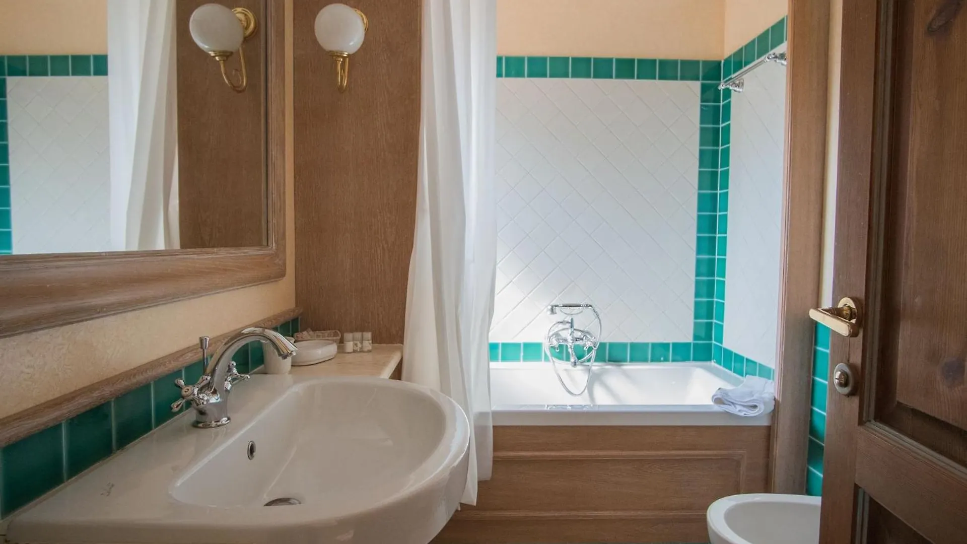 Beautiful Il Giardino Degli Oleandri One Bedroom Premium Apartment Sleeps 4 0*, Liscia di Vacca