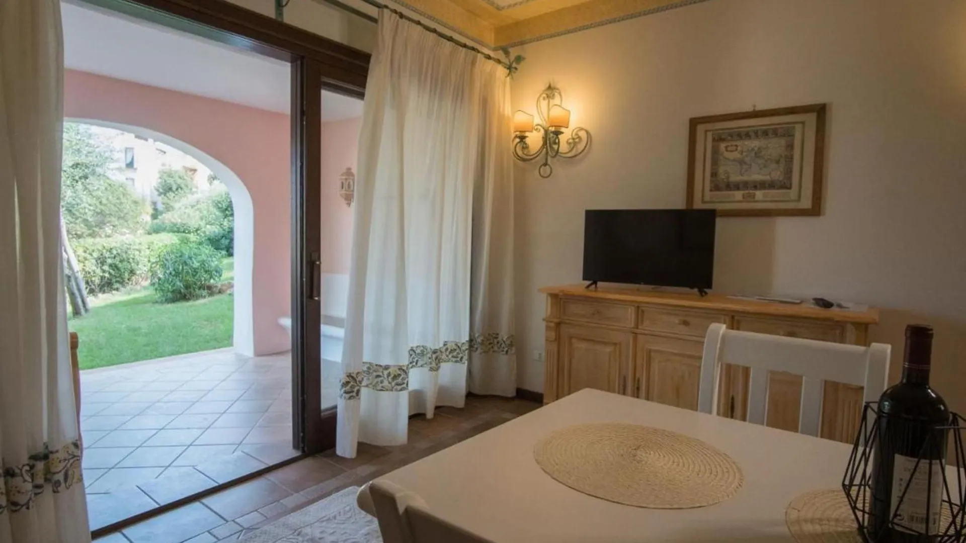 Beautiful Il Giardino Degli Oleandri One Bedroom Premium Apartment Sleeps 4 Liscia di Vacca